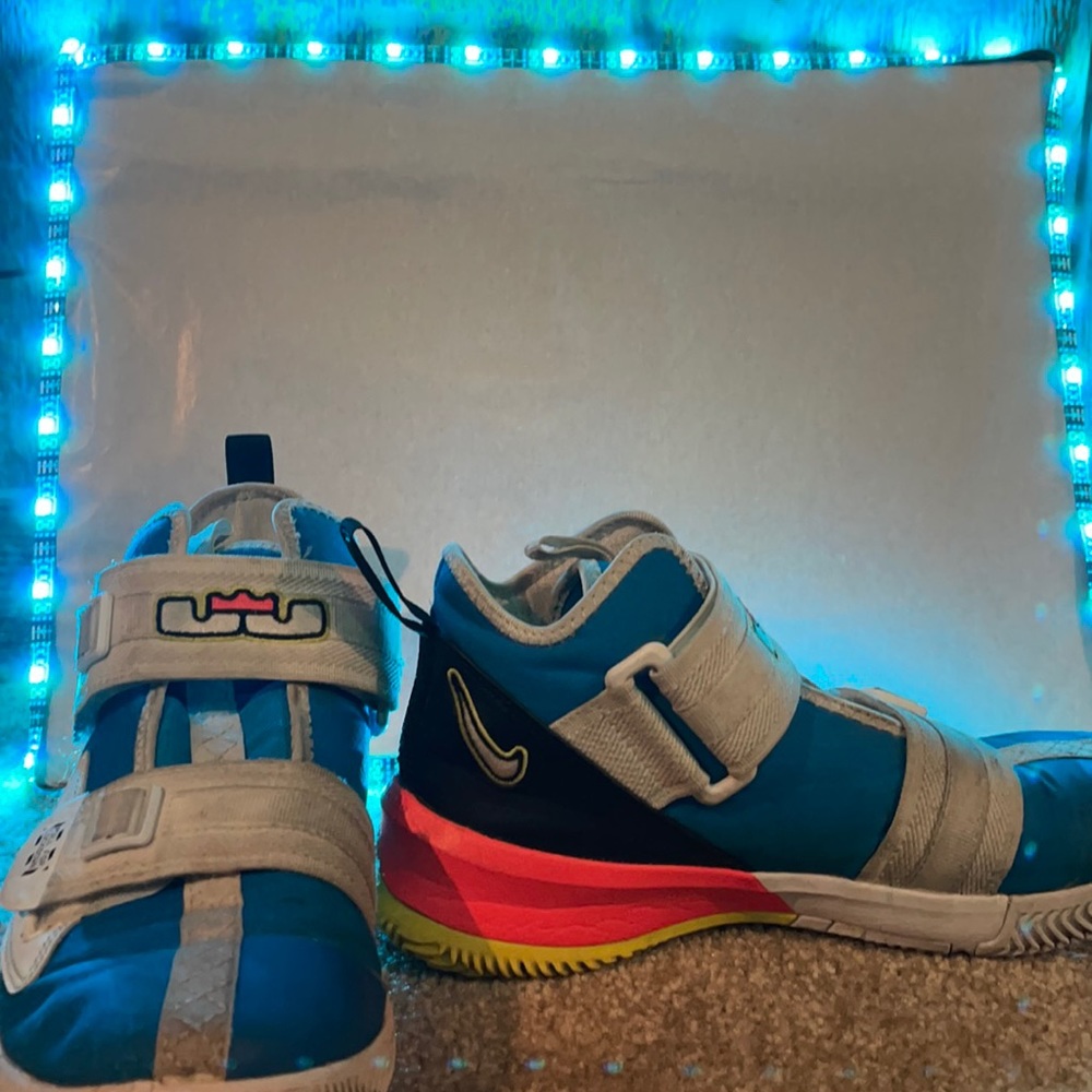 Used LeBron soldier 13. Will be cleaned!
